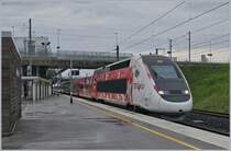 Das Fête des Vignerons 2019 ist Geschichte und die Bierbrauer können eine positive Bilanz ziehen, auch der ÖV glänzte. Wie erwartet bot das beachtliche Zusatzangebot das grösstenteils mit RABe 511 und ABeh 2/6 bewältigt wurde, wenige Bahnspezifische Fotomotive. 
Trotzdem hier ein kleiner Rückblick auf das Fêtes des Vignerons 2019: 

Im TGV Bahnhof Belfort Montbéliard wirbt der Lyria TGV für das Fête des Vignerons.

28. Mai 2019