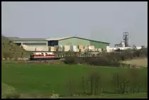 MEG 202 verlässt hier am 23.4.2005 mit einem Leerzug den Bahnhof Friesau.