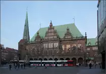 Am Rathaus -

GT6N in der Bremer Innenstadt.

17.11.2012 (M)