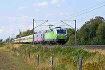 Railpool 193 813, vermietet an BTE, mit FLX 1807 Hamburg-Altona - Köln Hbf. Ein Papagei kann nicht bunter sein. (Hüde, 08.08.19).