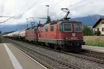 SBB CARGO Gaszug mit Doppeltraktion Re 420 bei Deitingen am 12. August 2019.
Foto: Walter Ruetsch