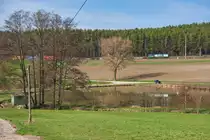 Ein Vectron von ELL für WLC mit einem Containerzug bei Neustadt a. Aisch Richtung Nürnberg, 30.03.2019