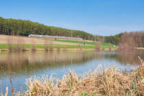 Ein unbekannter ICE 3 als ICE 627 von Dortmund Hbf nach München Hbf bei Neustadt a. Aisch, 30.03.2019