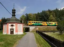 Der 814 309 als Os nach Březnice am 04.08.2018 unterwegs bei Dobrá Voda u Březnice.