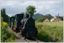 Christl Bn2t (Hanomag Bj 1916) vor Böhler 13 Bn2t (Krauss München 1941) am 8.11.19 bei der Ausfahrt aus Pöckstein-Zwischenwässern anlässlich des Dampftages 2019 mit dem Schloss Pöckstein im Hintergrund.