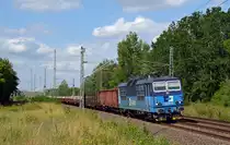 372 007 schleppte am 04.08.19 einen gemischten Güterzug durch Muldenstein Richtung Bitterfeld. Wegen einer Sperrung in Leipzig-Thekla wurde der Zug über Wittenberg nach Halle(S) zum dortigen Rbf geführt.