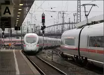 Ein Bahnhofrätsel -

Das ist mir noch nie passiert, dass ich nicht mehr wusste in welchem Bahnhof ich diese Aufnahme gemacht wurde. In den Originalen ist es zwischen Bremen und Wilhelmshaven einsortiert. Daher ging ich von Bremen aus. Da passt aber die Brücke nicht. 
Nach einigen Recherchen über Google Maps kam ich auf Würzburg. Was ich längst vergessen hatte, wir sind seinerzeit über Würzburg nach Norddeutschland gefahren, was eher unüblich ist.

Begegnung zweier ICE-T im Hauptbahnhof Würzburg.

16.11.2012


