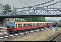 Nachschuss auf 481 086-7 und 481 ??? der S-Bahn Berlin als S2 von Berlin Priesterweg nach Berlin-Buch, die den Bahnhof Berlin Gesundbrunnen(S) auf Gleis 4 verlassen.
Aufgenommen von Bahnsteig 5/6.
[20.7.2019 | 12:18 Uhr]