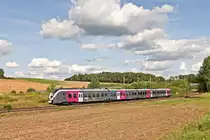 1460 Coradio Continental  fährt in Sinngrün vorüber.Bild 16.8.2019