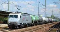 RheinCargo GmbH & Co. KG mit  145 086-5  [NVR-Nummer: 91 80 6145 086-5 D-RHC] und Kesselwagenzug am 08.08.19 Bahnhof Flughafen Berlin Schönefeld.