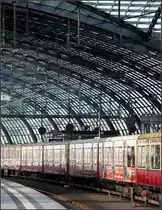 Stahl und Glas -

S-Bahn im Hauptbahnhof von Berlin.

27.02.2019 (M)