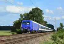 Aufgrund eines Unfalls im April verkehrt seit dem 11.6.19 145 088-1 mit n-Wagen von TRI als Ersatzzug auf dem Verstärkerkurs des RE19. Morgens fährt die GArnitur Richtung Düsseldorf und Abends wieder nach Emmerich. Am 16.8.19 konnte ich 145 088-1 mit ihrem Zug bei Meerhog aufnehmen.

Meerhog 16.08.2019