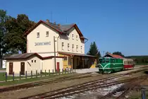 Die KBS 229 endet im Bf Navá Bystřice, eine geplante Verlängerung ins Waldviertel wurde nie gebaut. T47 005 hat am 20.09.2018, mit Os21252, diesen Bf erreicht. 