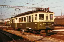 ERINNERUNG AN DIE GRÜNE SOLOTHURN-ZOLLIKOFEN-BERN-BAHN SZB.
ABDe 4/4 4 auf Rangierfahrt vor dem Depot Solothurn im März 1979.
Foto: Walter Ruetsch