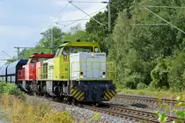 Alpha Trains Belgium 275 833 und 275 023, vermietet an Captrain Deutschland CargoWest bzw.  Dortmunder Eisenbahn, mit leerem Schüttgutwagenzug nach Wilhelmshaven (Vehrte, 16.08.19).