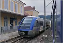In Pontarlier wartet der X 73747 auf seinen nächsten Einsatz als TER 895714 nach Dole Ville.

Der X 73747 kam als TER 895705 von Dôle-Ville nach Pontarlier(an 07:35) und absolvierte als TER 895706 und TER 895709 eine Hin- und Rückfahrt nach Frasne. 

13. August 2019