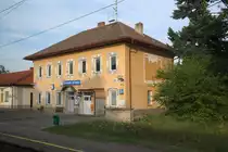 Aufnahmsgebäude des Bahnhof Bzenec privoc am 20.Juli 2019.