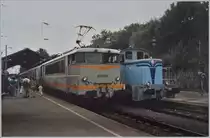 Die SNCF BB 25173 mit ihrem TER Richtung Bellegarde verdeckt etwas die RBE BB 71010 welche von Bouveret gekommen, ihr Ziel Evain erreicht hat.

Analoges Bild, Evian, im August 1988