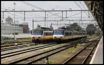Sprinter 2973 passiert hier auf dem Weg in die Abstellgruppe des Bahnhof Hengelo am 16.08.2019 den Sprinter 2950. 