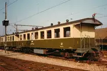 ERINNERUNG AN DIE GRÜNE SOLOTHURN-ZOLLIKOFEN-BERN-BAHN SZB.
Sehr abwechslungsreich waren die Personenwagen.
B 311 und B 313 in Solothurn im März 1980.
Foto: Walter Ruetsch