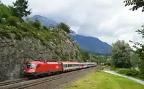 Aufgrund von Bauarbeiten kam es zwischen 27.07. und 16.08. zu interessanten Leistungen auf der Unterinntalbahn. Diese Ersatzzüge für die 4024er verkehrten zumeist mit Wagen der Bauarten 21-73, 29-91.0, 29-91.1, 21-91, 21-90, 80-73 und teilweise sogar 81-91. Mit einer solchen  Kamelbuckel -Garnitur am Haken ist die 1116 273 am 14.08.2019 als REX 35220 (Wörgl Hbf - Innsbruck Hbf) kurz vor Jenbach unterwegs.