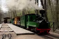 Die MI-631 mit ihrem Zug im Bf Muzejs auf der Mazbánítis in Ventspils am 14.05.2017