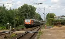 187 500-4 von HSL kommt die Kohlscheider-Rampe hoch aus Richtung Mönchengladbach,Herzogenrath mit einem langen Toyota-Aygo-Zug aus Pirna-Gbf(D) nach Aachen- West(D)  und fährt durch Kohlscheid in Richtung Richterich,Laurensberg,Aachen-West.
Aufgenommen vom Bahnsteig 1 in Kohlscheid. 
Bei Sommerwetter am Nachmittag vom 10.8.2019. 

