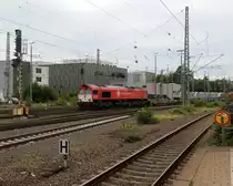 Die Class 66 PB12  Marleen  von Crossrail  kommt aus Richtung Montzen/Belgien mit einem  Güterzug aus Zeebrugge(B) nach Novara(I) und fährt in Aachen-West ein.
Aufgenommen vom Bahnsteig in Aachen-West.
 Bei Sonne und Wolken am Mittag vom 11.8.2019.