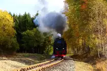 Kurz vor dem Bahnhof Stiege gab es am 21.10.2018 die n�chste Scheinanfahrt von 99 234 mit ihrem IG HSB-Sonder-PmG. (Bild 1)