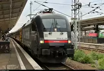 182 518-1 (Siemens ES64U2-018) der Mitsui Rail Capital Europe GmbH (MRCE), vermietet an die LEO Express GmbH, als FLX32623 (FLX 10) nach Stuttgart Hbf steht im Startbahnhof Berlin-Lichtenberg auf Gleis 16.
[19.7.2019 | 14:04 Uhr]
