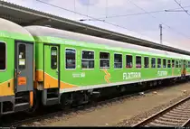 Blick auf einen InterRegio-Wagen mit Mehrzweckabteil der Gattung  Bimdz 268.7  (51 80 84-90 031-6 D-HEROS) der HEROS Helvetic Rolling Stock GmbH, der in FLX32623 (FLX 10) nach Stuttgart Hbf mit Zuglok 182 518-1 (Siemens ES64U2-018) der Mitsui Rail Capital Europe GmbH (MRCE), vermietet an die LEO Express GmbH, eingereiht ist und im Startbahnhof Berlin-Lichtenberg auf Gleis 16 steht.
[19.7.2019 | 14:10 Uhr]