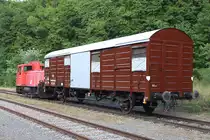 ÖBB 902 589 Dienstgutwagen (UIC-Nummer: A-BIF 40 81 9405 605-2 Materialwagen) und BIF 2062 053-1 am 23.Juli 2019 in der Ladestelle Waldmühle.