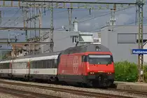 Re 460 025-0 durchfährt den Bahnhof Rupperswil. Die Aufnahme stammt vom 31.07.2019.