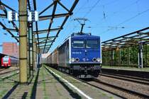 155 053-8 rauscht mit einem leeren Hackschnitzelzug aus Stendal durch Zielitz weiter in Richtung Magdeburg. Links steht 425 002 als S1 nach Schönebeck - Bad Salzelmen.

Zielitz 23.07.2019
