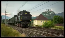 Vorbei an der Burg Hochosterwitz, fährt die Dampflok 93.1332 von Wietersdorf nach Klagenfurt.
Launsdorf 26.07.2019