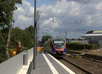 Zwei Euregiobahn (RB20) kommen aus Stolberg-Rheinland-Hbf nach Stolberg-Altstadt,Düren und kammen die Kohlscheider-Rampe hoch aus Richtung Herzogenrath und hilten in Kohlscheid und fährt in Richtung Richterich,Laurensberg,Aachen-West,Aachen-Schanz,Aachen-Hbf. 
Aufgenommen von Bahnsteig 2 in Kohlscheid. 
Bei Sommerwetter am Mittag vom 13.8.2019.
