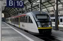 VT 301 und 302 der HLB (642 401/901 und 402/902) in Wiesbaden Hbf am 27.8.19. Sechs Desiros wurden seinerzeit nach dem Gewinn der Kahlgrund-Ausschreibung für Hanau - Schöllkrippen angeschafft, wo jetzt DB.Regio unterwegs ist. Zwei von ihnen bilden die RB nach Limburg. Dank an den Tf fürs Warten.