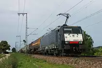 MRCE/SBBCI ES 64 F4-993 (189 093-8) bespannte am 08.06.2018 den  BASF -Zug DGS 49069 (Ludwigshafen BASF Ubf - Basel SBB Rbf), als sie zwischen Hügelheim und Müllheim (Baden) durchs Markgräflerland in Richtung Schweizer Grenze fuhr.