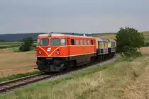 RBAHN 2050.09 mit dem SR 16842 (Rückersdorf-Harmannsdorf - Ernstbrunn) am 02.August 2019 beim Strecken-Km 18,4 der Lokalbahn Korneuburg - Mistelbach.