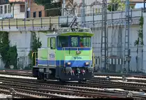 Nachschuss auf Rangiertraktor Tea 245 024-5 der BLS AG, die im Bahnhof Spiez (CH) Richtung Werkstätte zurückfährt, nachdem sie RABe 535 120-0  Lötschberger  in die Abstellgruppe rangiert hat.
[24.7.2019 | 15:24 Uhr]
