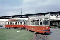 Wien: Die Wiener Straßenbahnen vor 50 Jahren: SL 5 (c3 1106 + M 4125) II, Leopoldstadt, Praterstern am 29. August 1969. - Die Gleisanlagen der den Praterstern bedienenden Straßenbahnlinien haben die Wiener Verkehrsbetriebe (WVB) / die Wiener Linien (WL) in der Zwischenzeit vielmals ändern lassen. - Hersteller der Straßenbahnfahrzeuge: Lohnerwerke in Wien-Floridsdorf (c3 1106) und Simmeringer Waggonfabrik in Wien-Simmering (M 4125). Baujahre: 1959 bzw. 1929. - Scan eines Diapositivs. Film: Kodak Ektachrome. Kamera: Canon Canonet QL28.