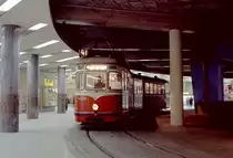 Wien: Die Wiener Straßenbahnen vor 50 Jahren: SL 41 (D1 4308 (Karrosseriefabrik Gräf & Stift 1960)) I, Innere Stadt, Schottentor (Untergeschoss der Endstellenanlage ( Jonasreindl )) am 26. August 1969. - Scan eines Farbnegativs. Film: Kodak Kodacolor X. Kamera: Kodak Retina Automatic II.
