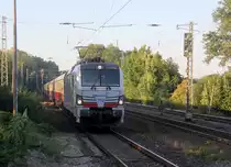 193 770-5 von Lokomotion kommt mit einem AKE-Rheingold von Köln-Hbf über Aachen-Hbf nach Papenburg und und kommt aus Richtung Achen-Hbf,Aachen-Schanz,Aachen-West,Laurensberg,Richterich und fährt durch Kohlscheid in Richtung Herzogenrath,Hofstadt,Finkenrath,Rimburg,Übach-Palenberg,Zweibrüggen,Frelenberg,Geilenkirchen,Süggerath,Lindern,Brachelen,Hückelhoven-Baal,Baal,Erkelenz,Herrath,Beckrath,Wickrath,Rheydt. 
Aufgenommen vom Bahnsteig 1 in Kohlscheid. 
Bei Sommerwetter am Morgen vom 24.8.2019.