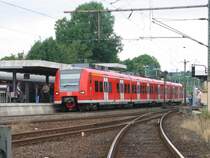 BR 425 061-9 steht im Bahnhof Altenbeken