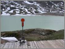 Handweiche auf 2253m �/M. in Ospizio Bernina mit Lago Bianco im Hintergrund. (08.05.2007)