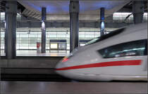 ICE-Durchfahrt -

... im unterirdischen Bahnhof Potsdamer Platz in Berlin.

22.08.2019 (M)