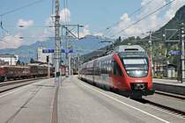 Als S-Bahn (Bregenz Hafen - Bludenz) fuhr am Mittag des 30.06.2018 der ÖBB 4024 034-3 vom Bodensee kommend in den Bahnhof von Feldkirch ein.