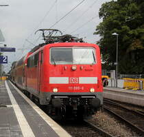 111 095-6 DB  kommt die Kohlscheider-Rampe hoch aus Richtung Neuss,Herzogenrath mit dem RE4 aus Dortmund-Hbf nach Aachen-Hbf und fährt durch Kohlscheid in Richtung Richterich,Laurensberg,Aachen-West,Aachen-Schanz,Aachen-Hbf. 
Aufgenommen vom Bahnsteig 2 in Kohlscheid.  
Bei Sonne und Regenwolken am Mittag vom 1.9.2019.
