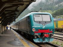 E464.316 steht mit einem Regionalzug am Brenner/Brennero auf Gleis 1; 07.09.2019
