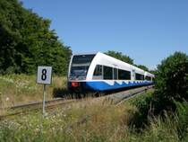 An der Einfahrt Bansin Seebad findet sich diese Fotostelle. Um genau zu sein, am Bahn�bergang Dorfstra�e, direkt beim Bahnhof. Im Bild festgehalten werden konnten 646 108 und 128. �brigens, im Gegensatz zu allen anderen Seeb�dern findet sich das Wort  Seebad  bei Bansin hinter dem Ortsnamen. Warum auch immer. Bansin Seebad 19.07.2006.